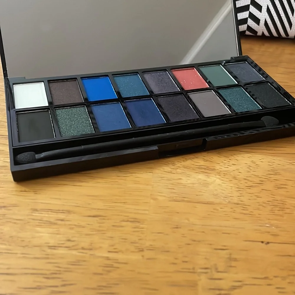 Revolution Give Them Darkness palette